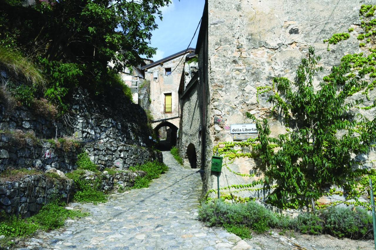 Agriturismo Nonnamelia Nasino Eksteriør billede