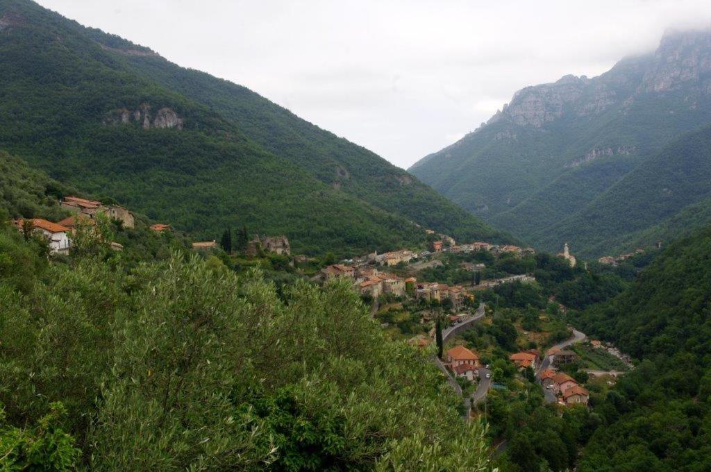 Agriturismo Nonnamelia Nasino Eksteriør billede
