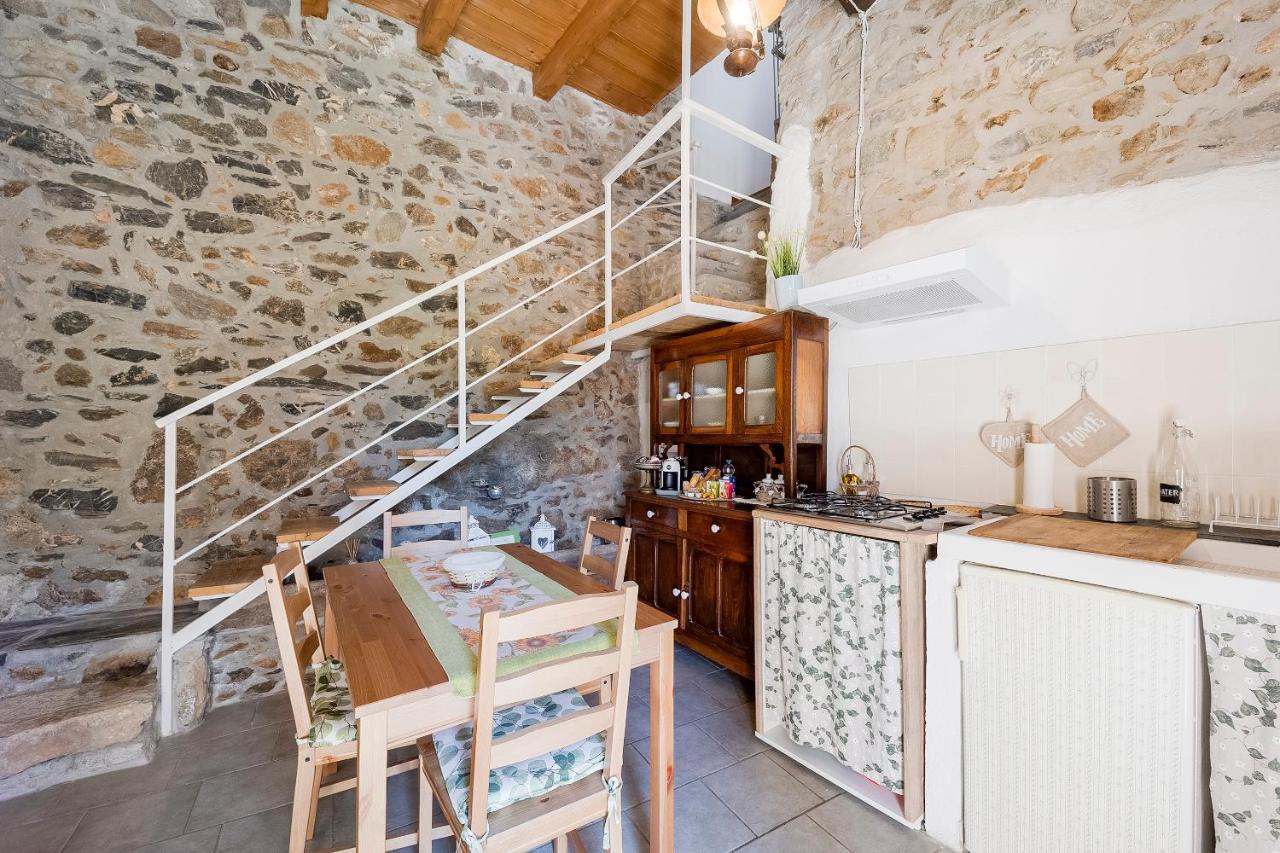 Agriturismo Nonnamelia Nasino Eksteriør billede